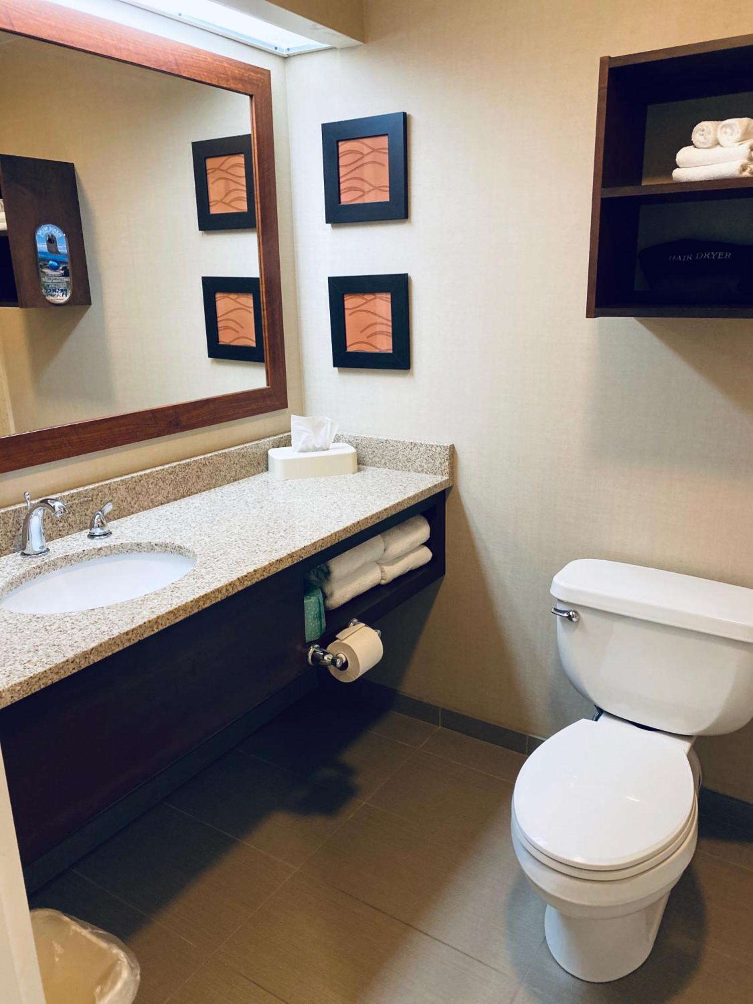 Comfort Inn & Suites Sturbridge-Brimfield Екстер'єр фото