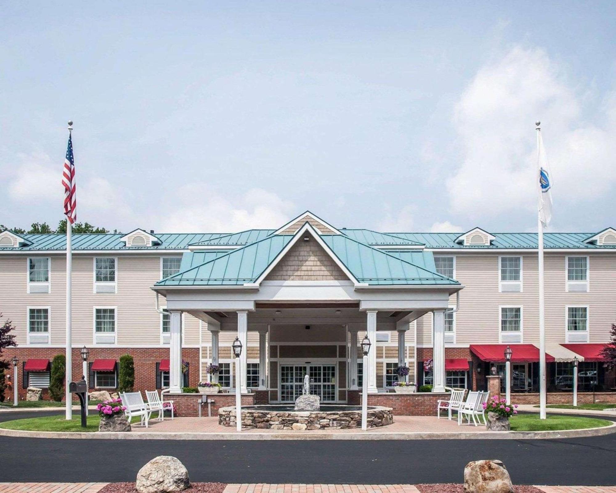 Comfort Inn & Suites Sturbridge-Brimfield Екстер'єр фото