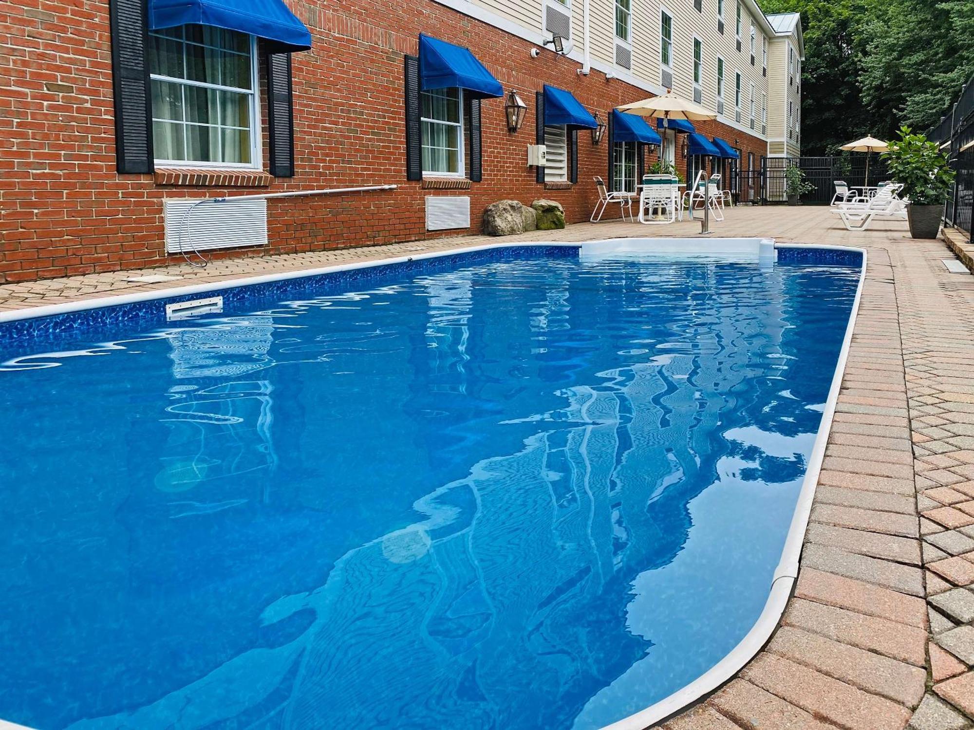 Comfort Inn & Suites Sturbridge-Brimfield Екстер'єр фото