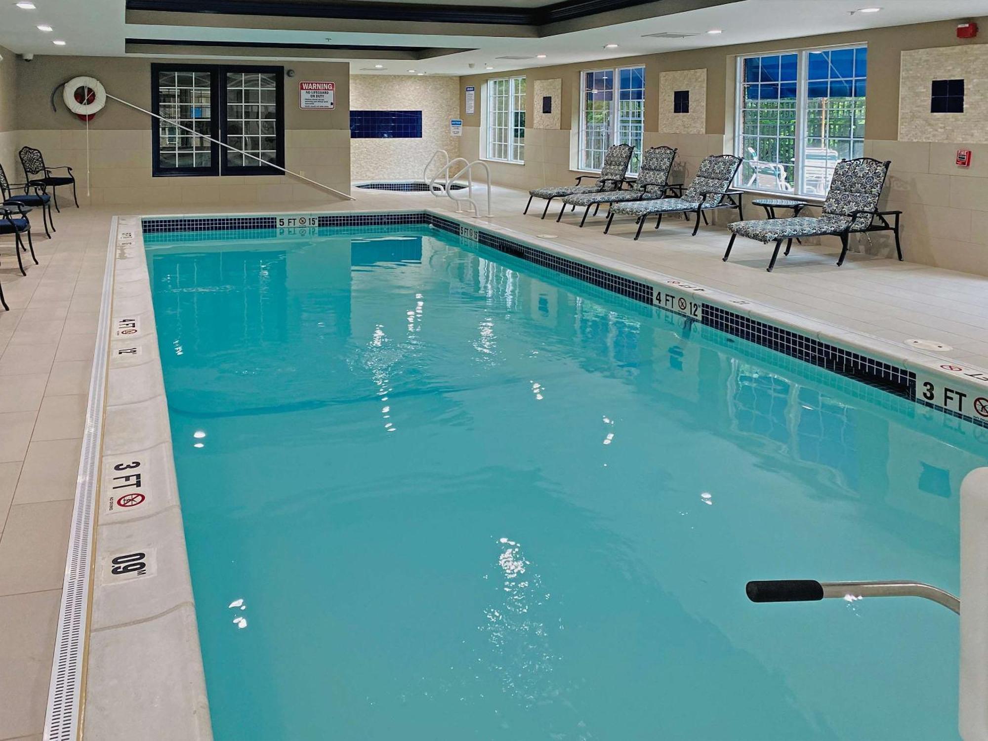 Comfort Inn & Suites Sturbridge-Brimfield Екстер'єр фото
