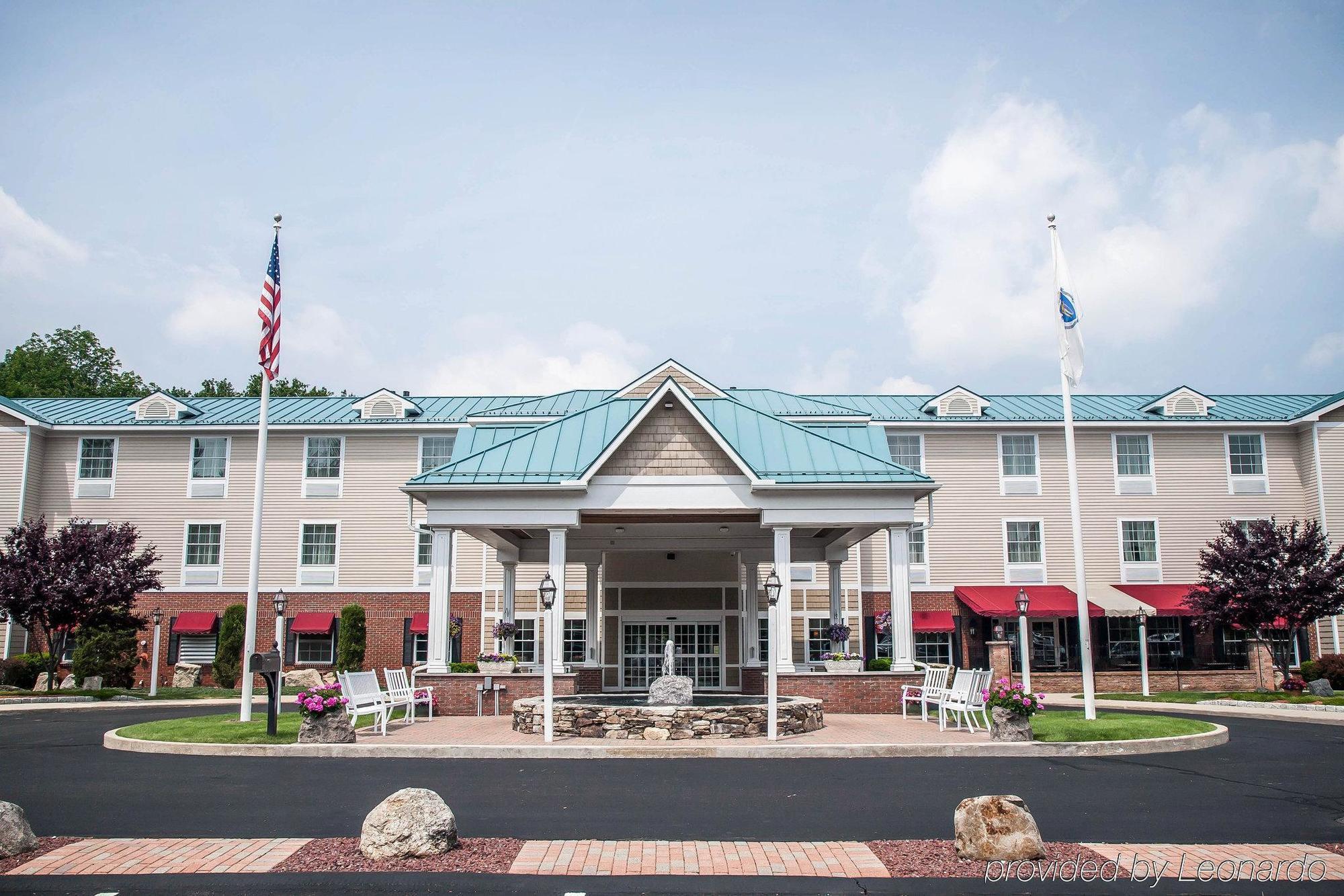Comfort Inn & Suites Sturbridge-Brimfield Екстер'єр фото
