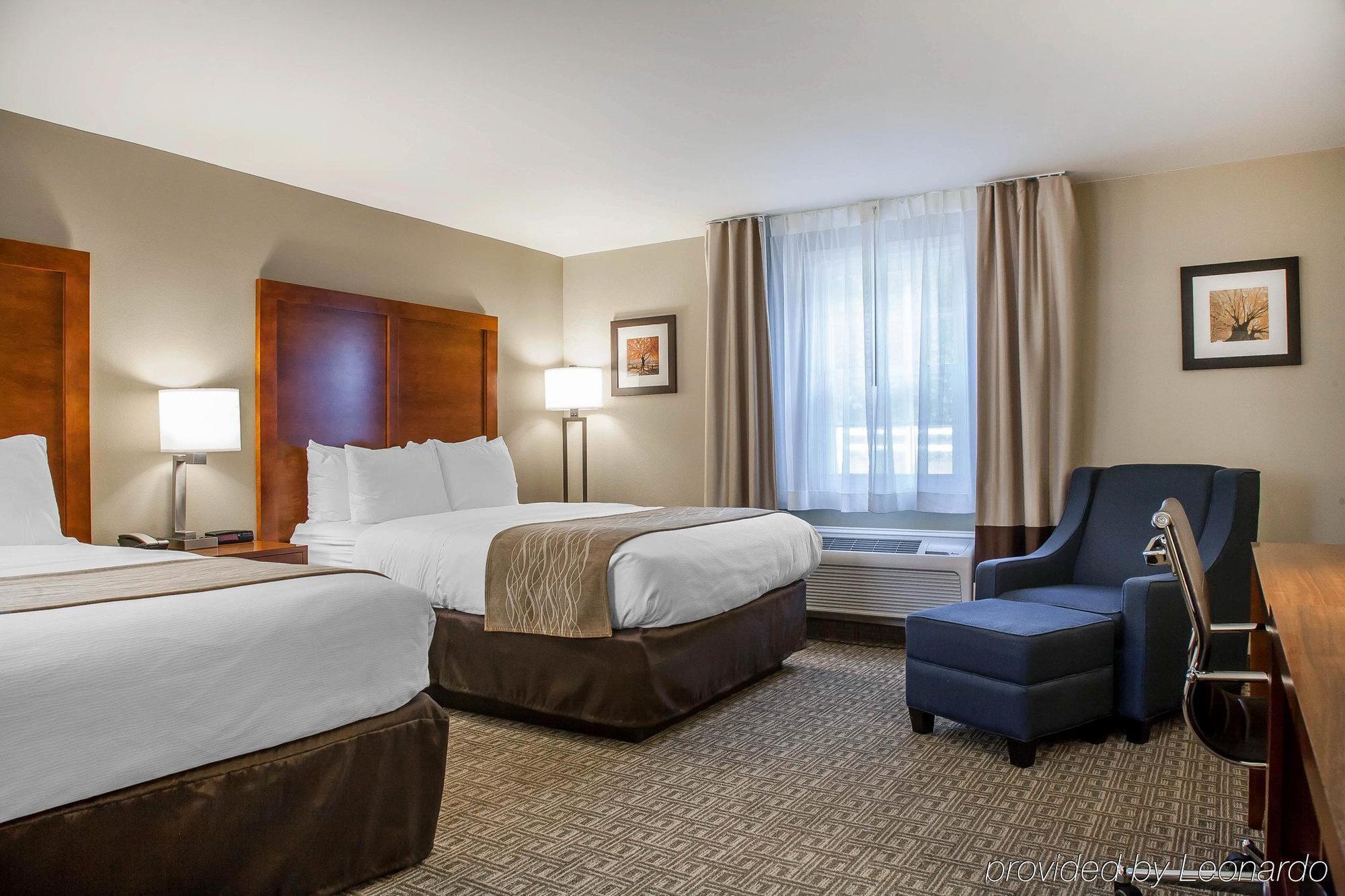 Comfort Inn & Suites Sturbridge-Brimfield Екстер'єр фото
