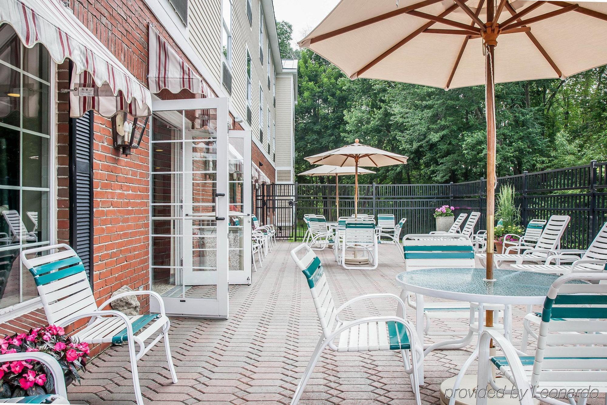 Comfort Inn & Suites Sturbridge-Brimfield Екстер'єр фото