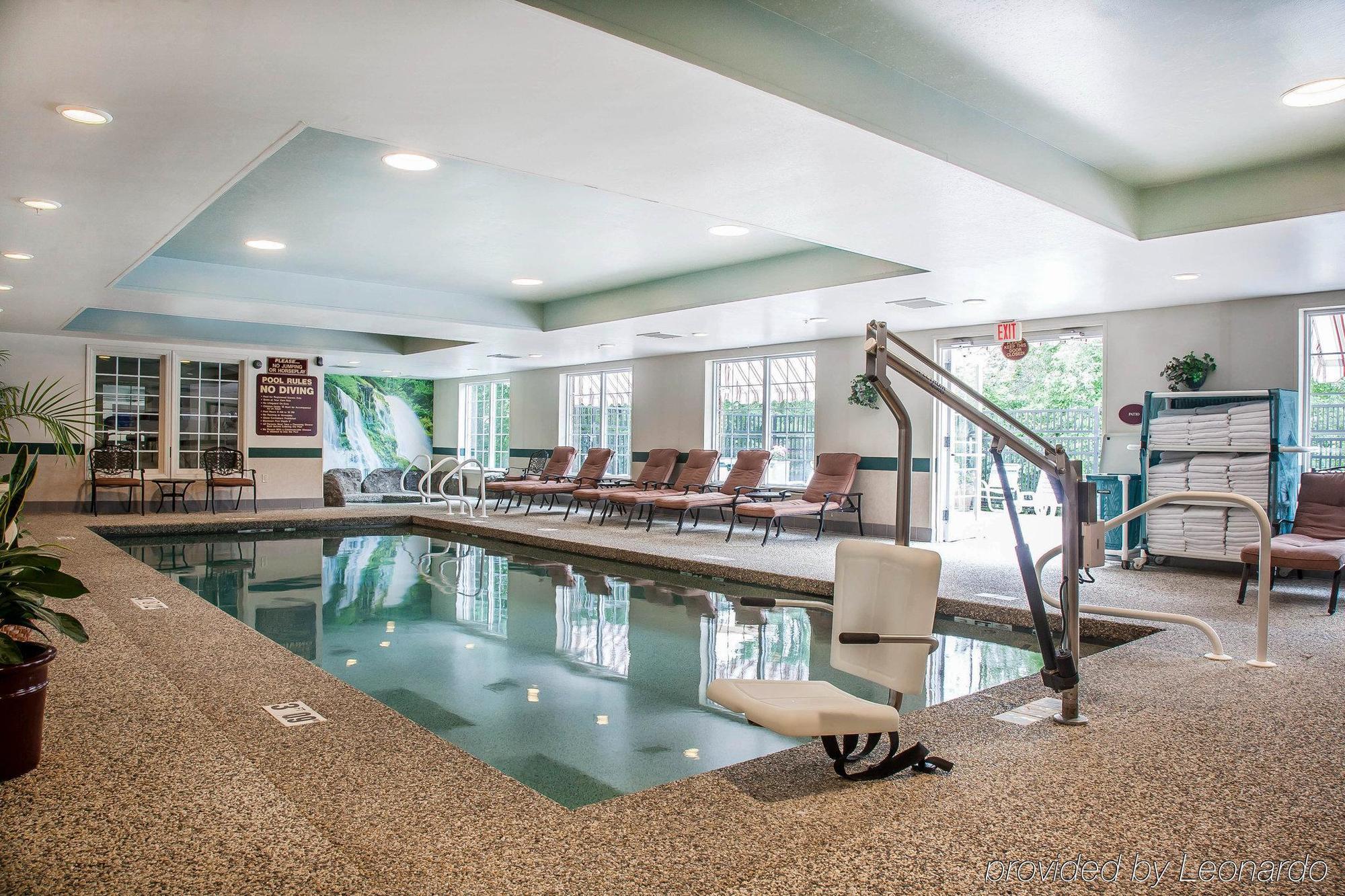 Comfort Inn & Suites Sturbridge-Brimfield Екстер'єр фото