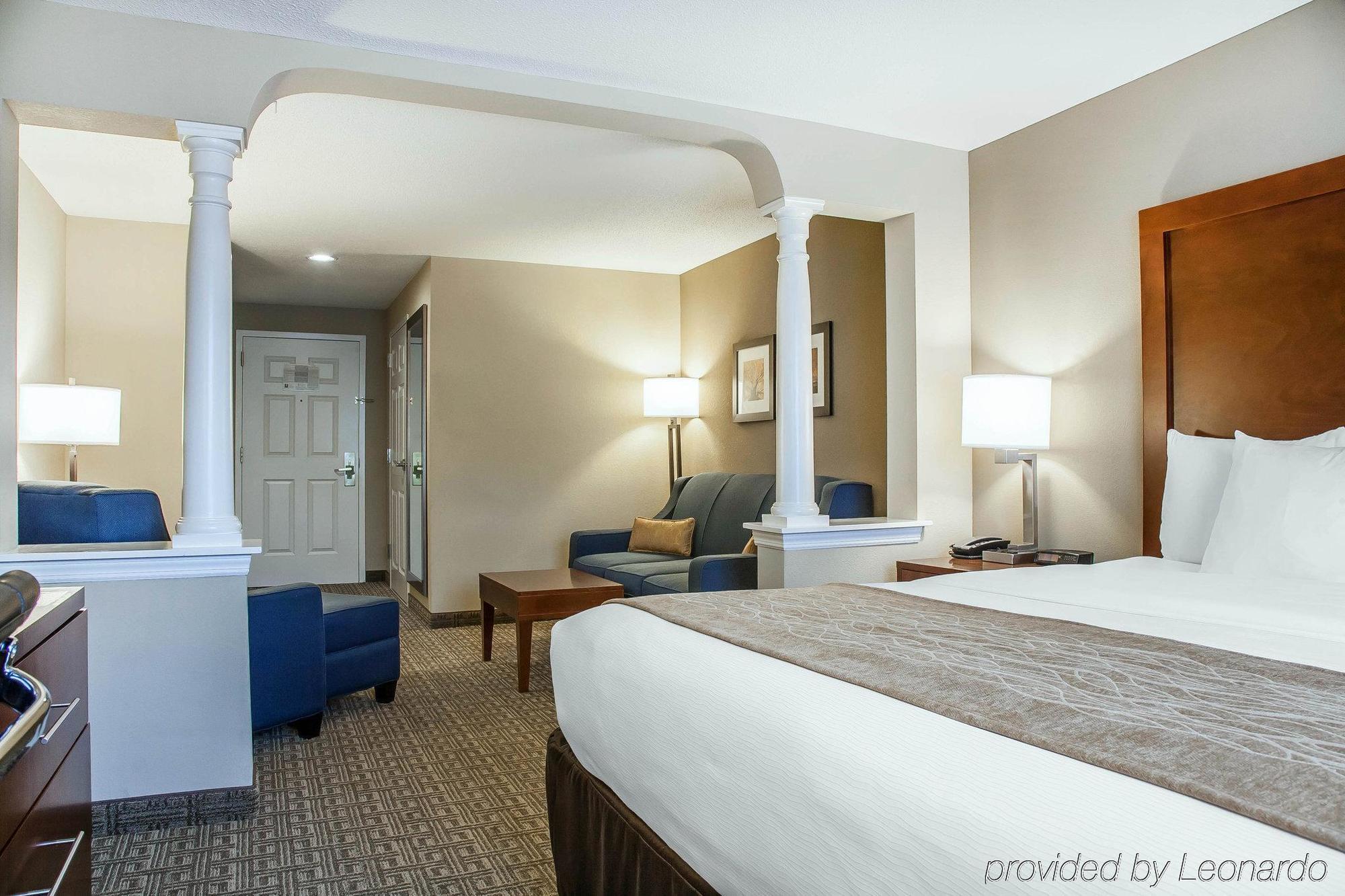 Comfort Inn & Suites Sturbridge-Brimfield Екстер'єр фото