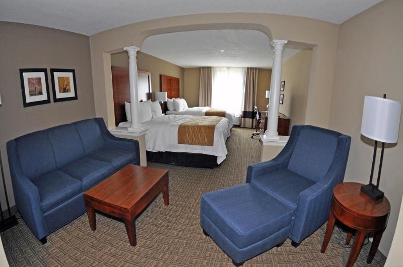 Comfort Inn & Suites Sturbridge-Brimfield Екстер'єр фото