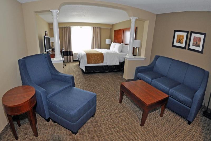 Comfort Inn & Suites Sturbridge-Brimfield Екстер'єр фото