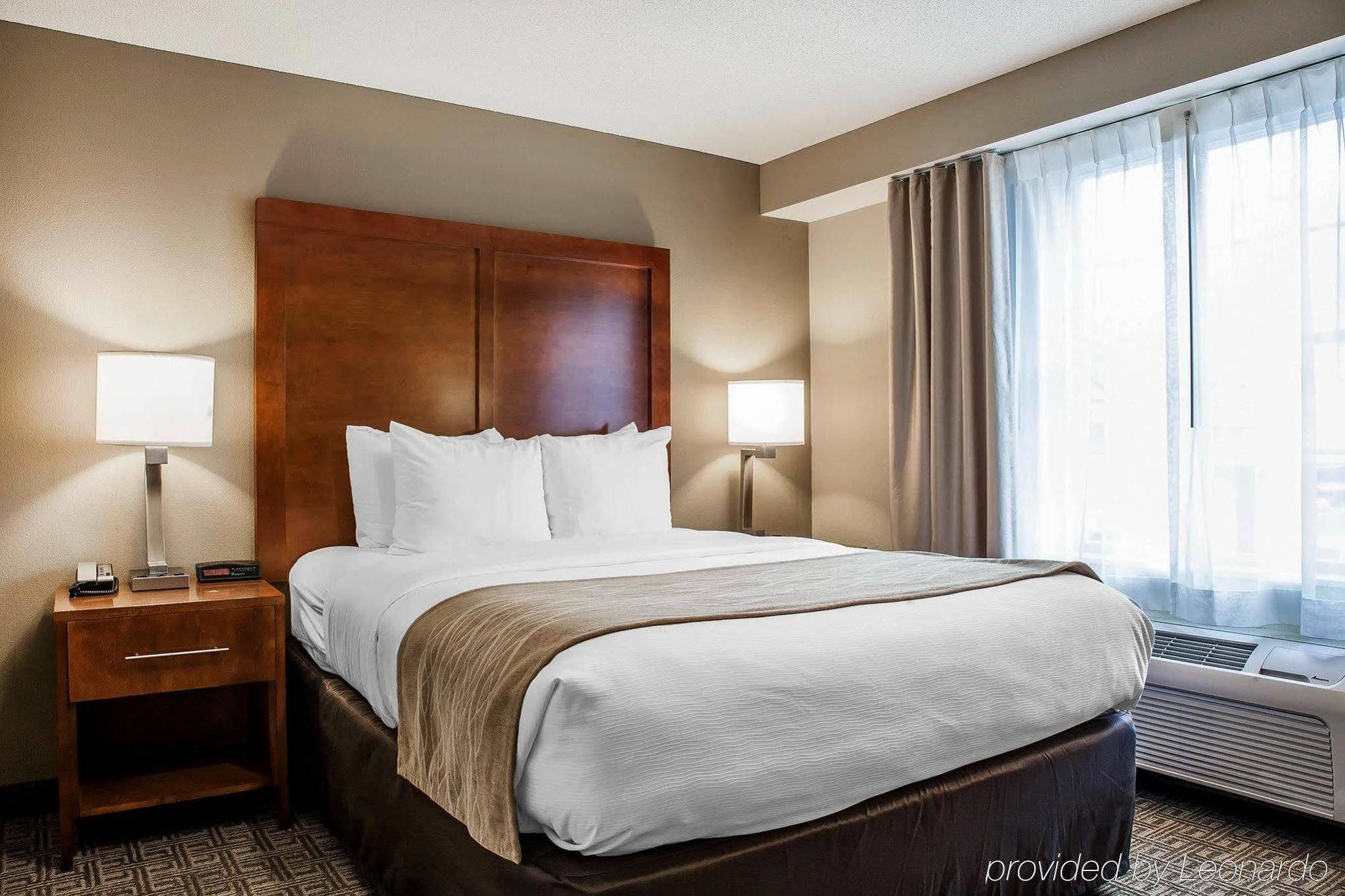 Comfort Inn & Suites Sturbridge-Brimfield Екстер'єр фото