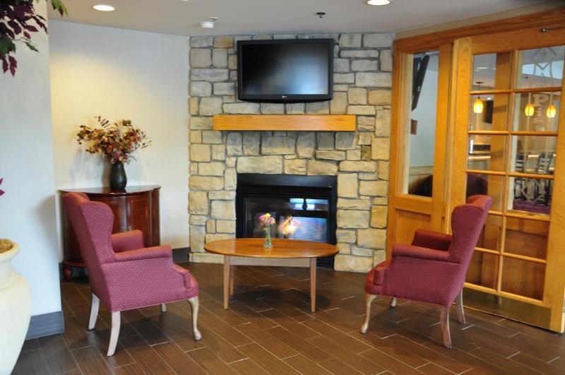 Comfort Inn & Suites Sturbridge-Brimfield Екстер'єр фото