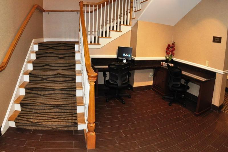 Comfort Inn & Suites Sturbridge-Brimfield Екстер'єр фото
