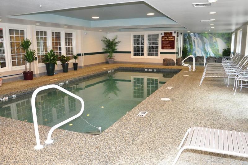 Comfort Inn & Suites Sturbridge-Brimfield Екстер'єр фото