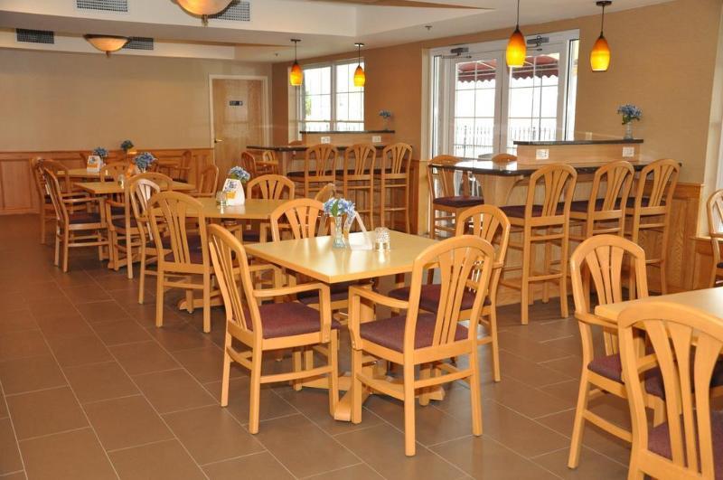 Comfort Inn & Suites Sturbridge-Brimfield Екстер'єр фото