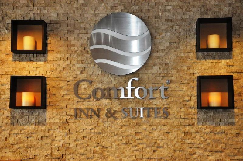 Comfort Inn & Suites Sturbridge-Brimfield Екстер'єр фото