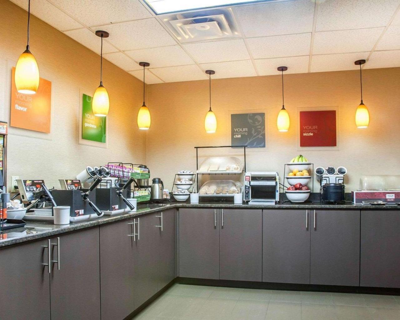 Comfort Inn & Suites Sturbridge-Brimfield Екстер'єр фото