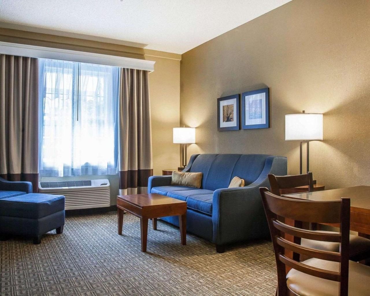Comfort Inn & Suites Sturbridge-Brimfield Екстер'єр фото