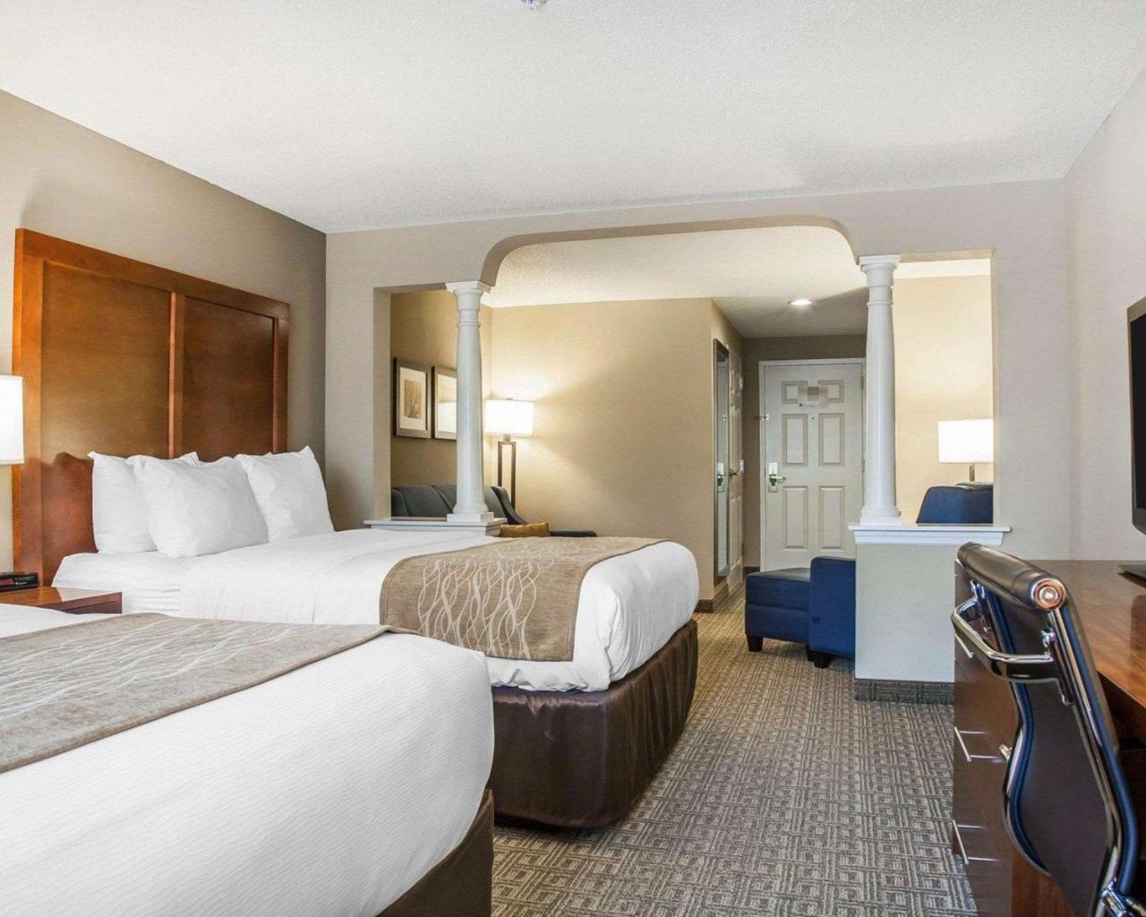 Comfort Inn & Suites Sturbridge-Brimfield Екстер'єр фото