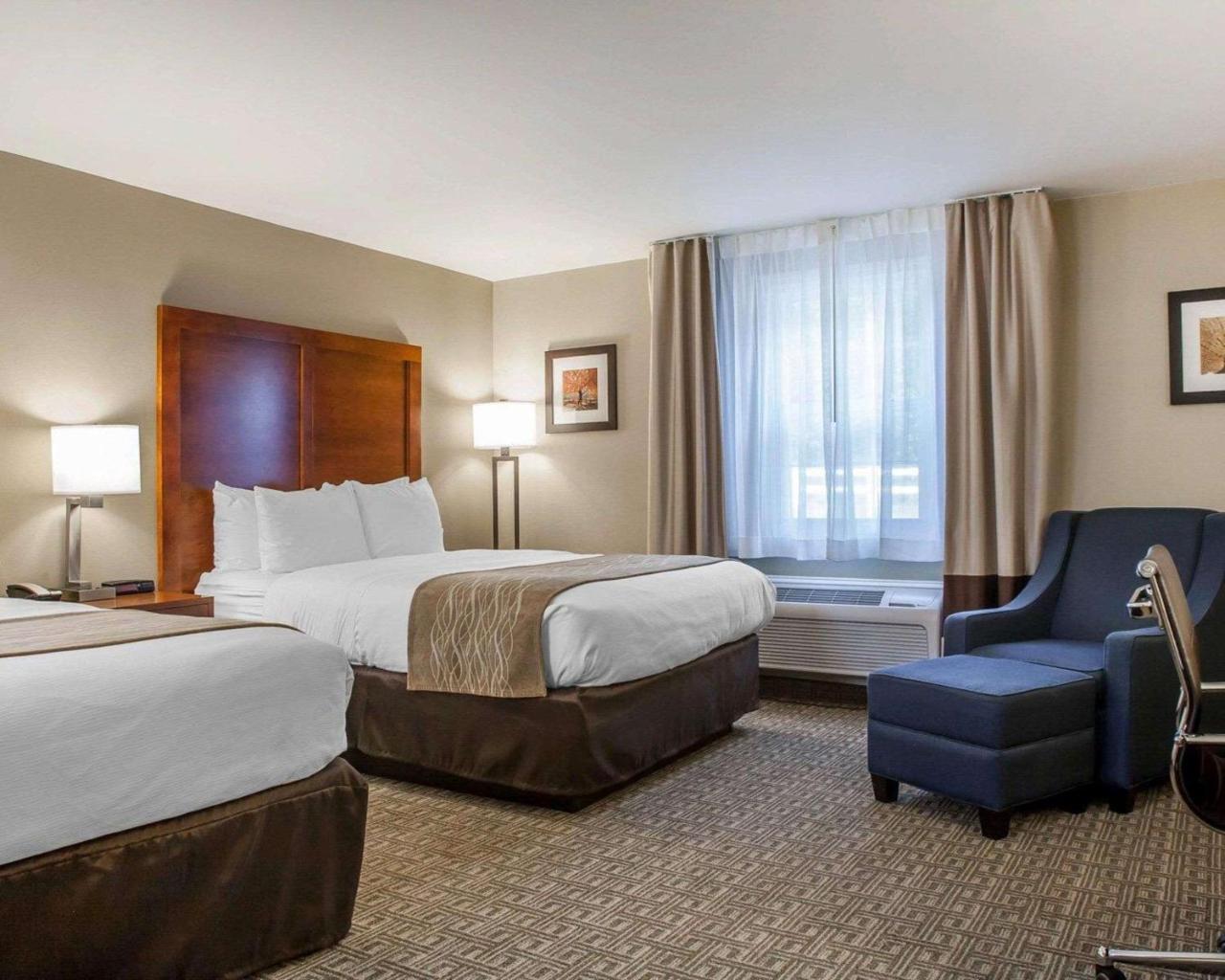 Comfort Inn & Suites Sturbridge-Brimfield Екстер'єр фото