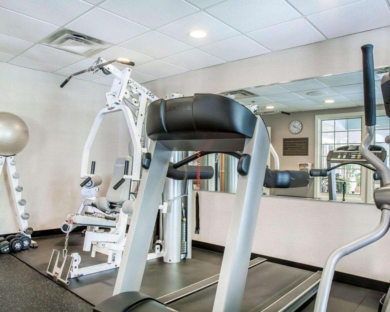 Comfort Inn & Suites Sturbridge-Brimfield Екстер'єр фото