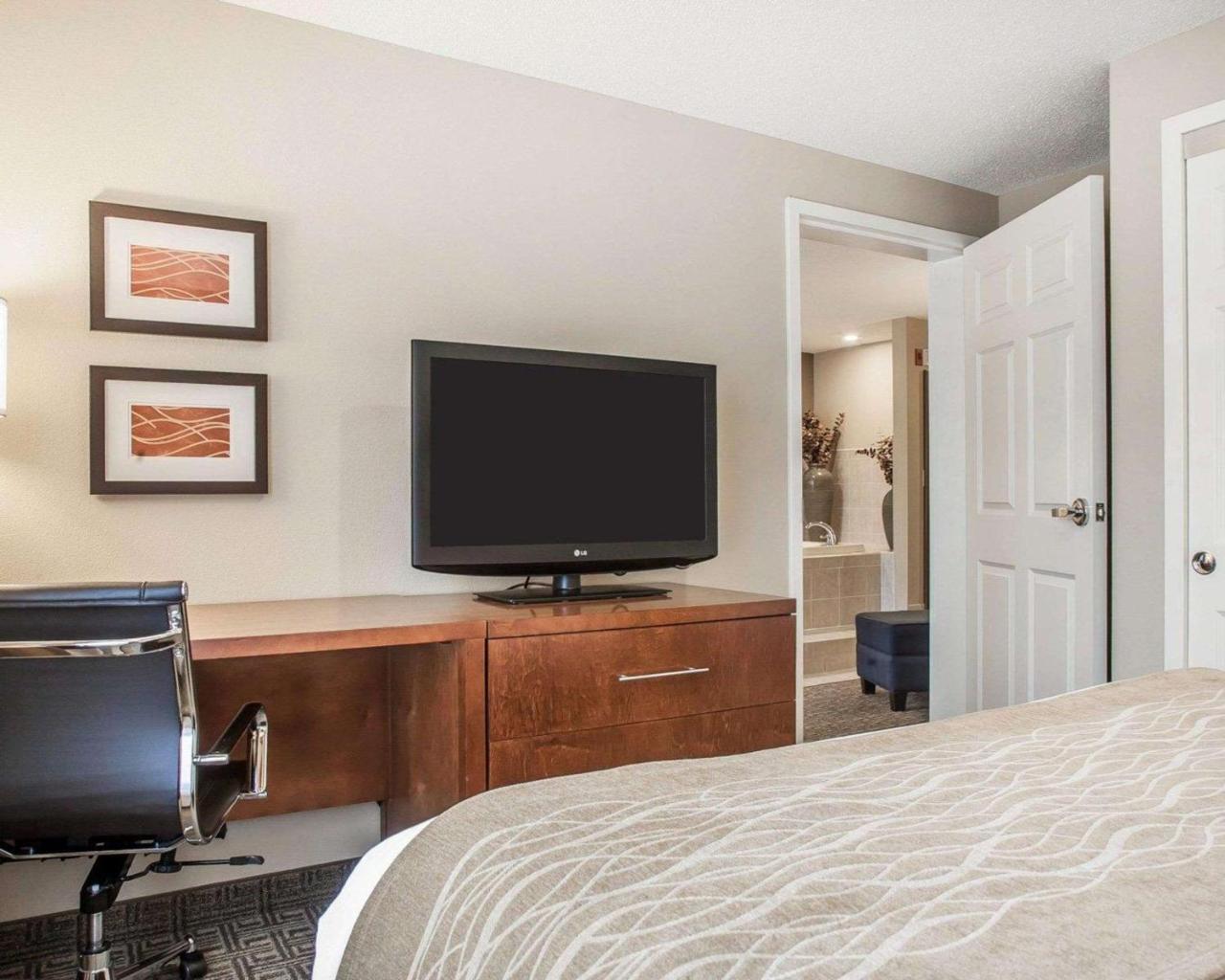 Comfort Inn & Suites Sturbridge-Brimfield Екстер'єр фото