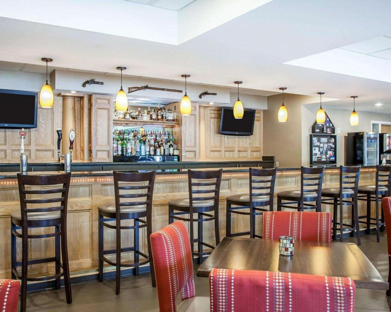 Comfort Inn & Suites Sturbridge-Brimfield Екстер'єр фото