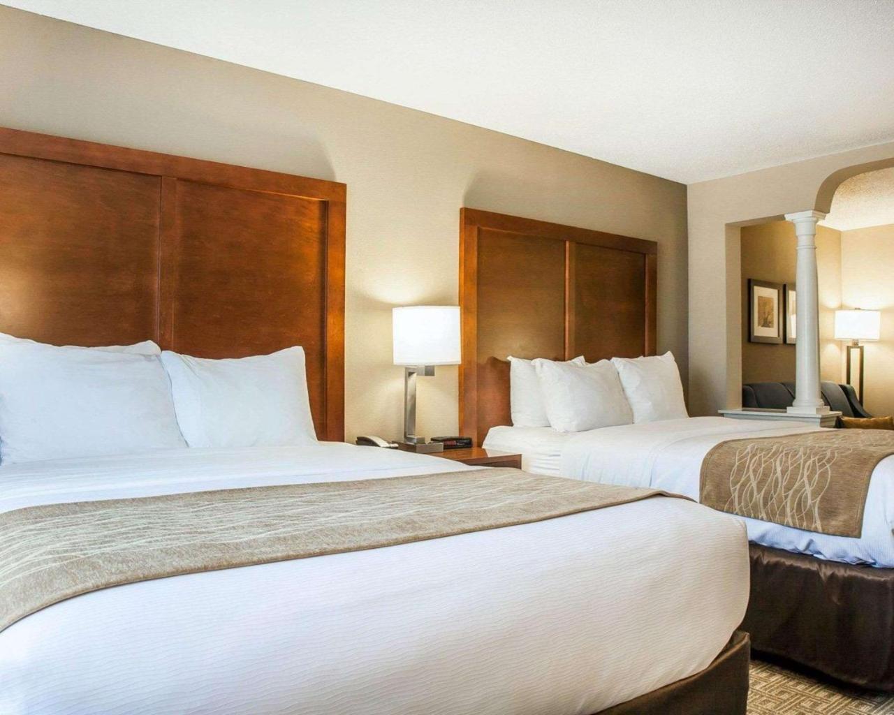 Comfort Inn & Suites Sturbridge-Brimfield Екстер'єр фото