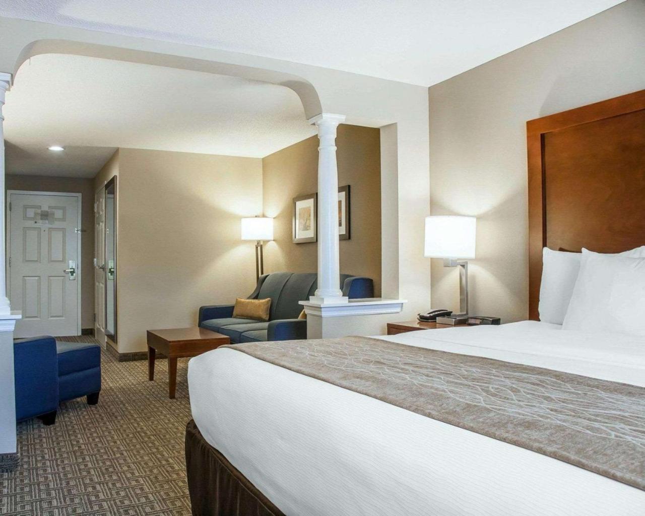 Comfort Inn & Suites Sturbridge-Brimfield Екстер'єр фото
