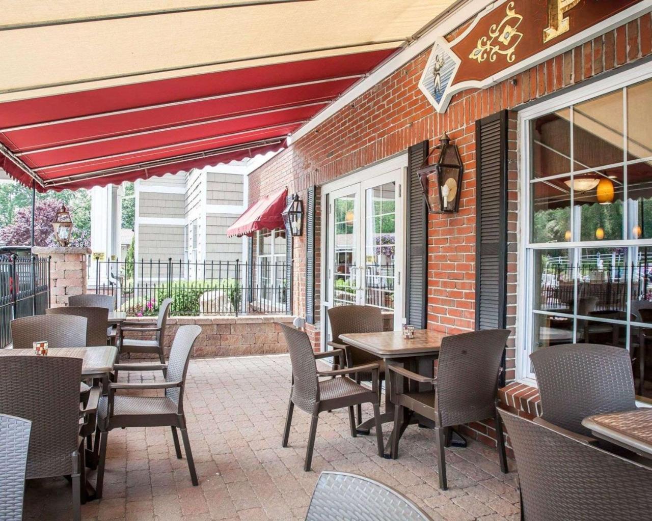 Comfort Inn & Suites Sturbridge-Brimfield Екстер'єр фото