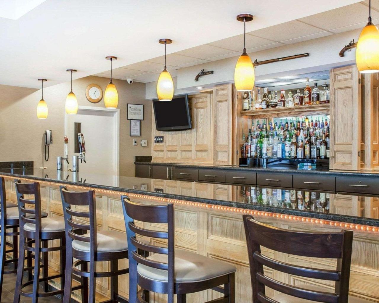 Comfort Inn & Suites Sturbridge-Brimfield Екстер'єр фото