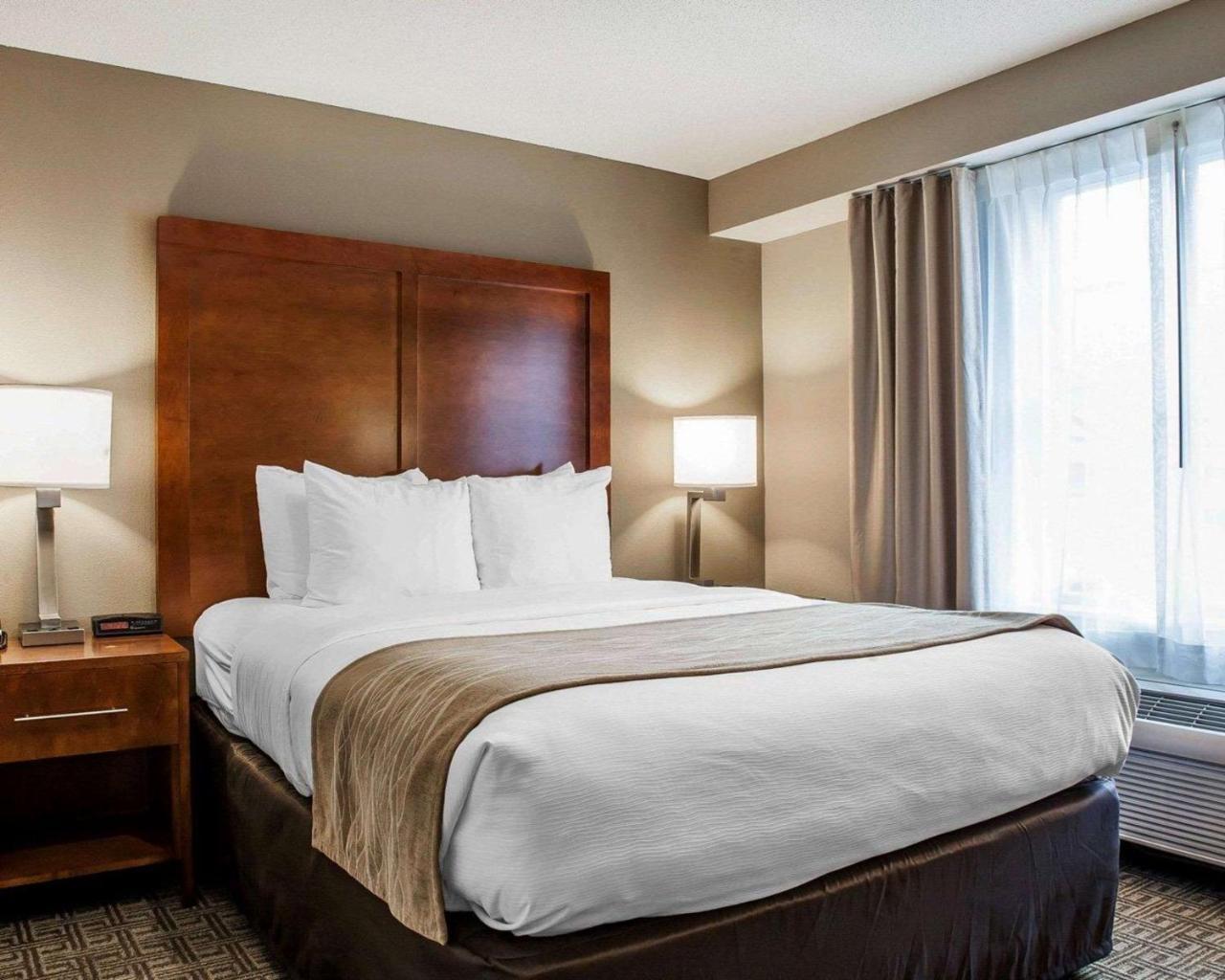 Comfort Inn & Suites Sturbridge-Brimfield Екстер'єр фото