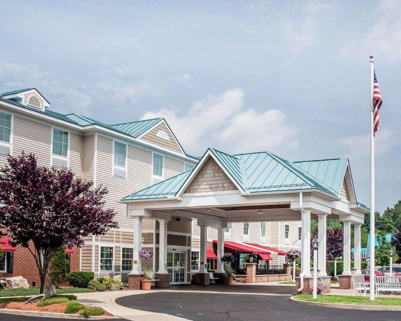 Comfort Inn & Suites Sturbridge-Brimfield Екстер'єр фото