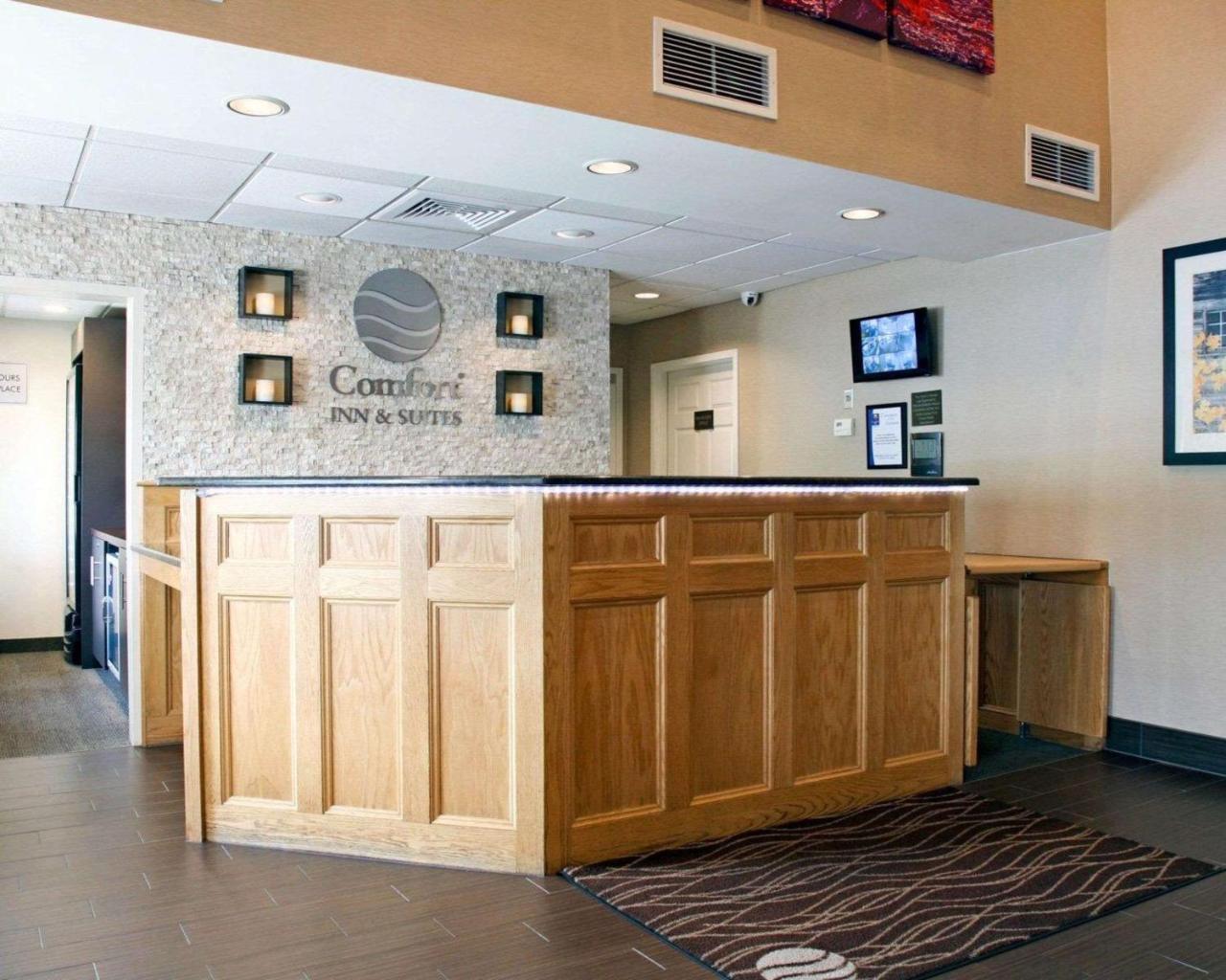 Comfort Inn & Suites Sturbridge-Brimfield Екстер'єр фото