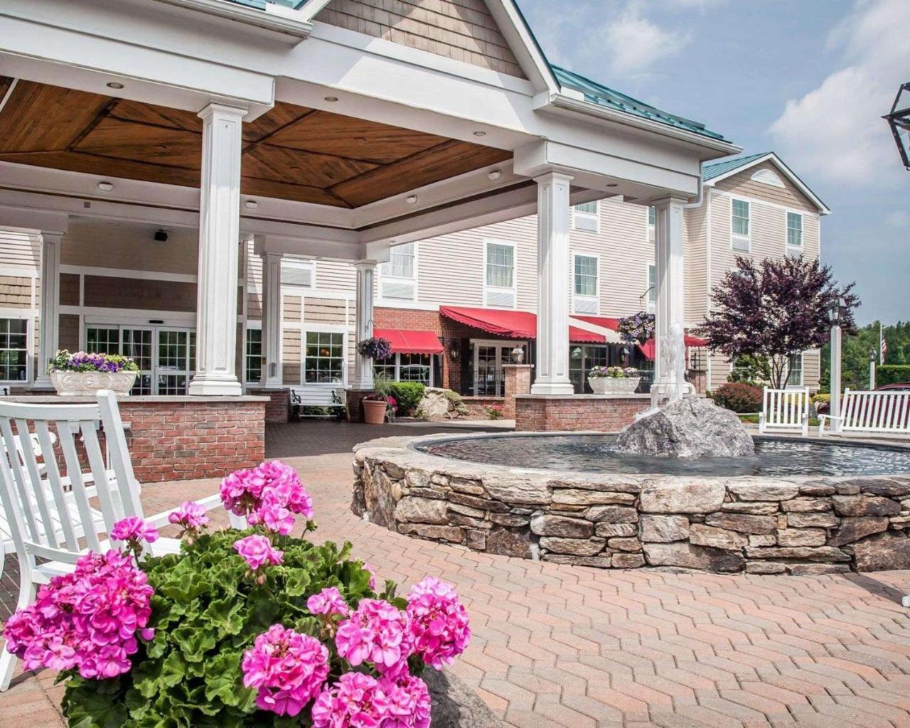 Comfort Inn & Suites Sturbridge-Brimfield Екстер'єр фото