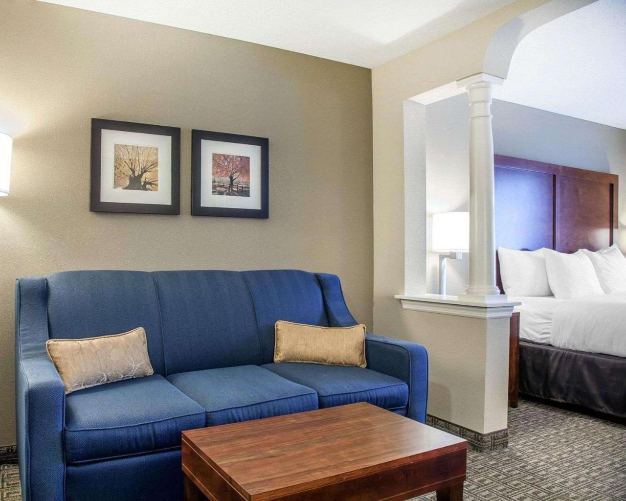 Comfort Inn & Suites Sturbridge-Brimfield Екстер'єр фото