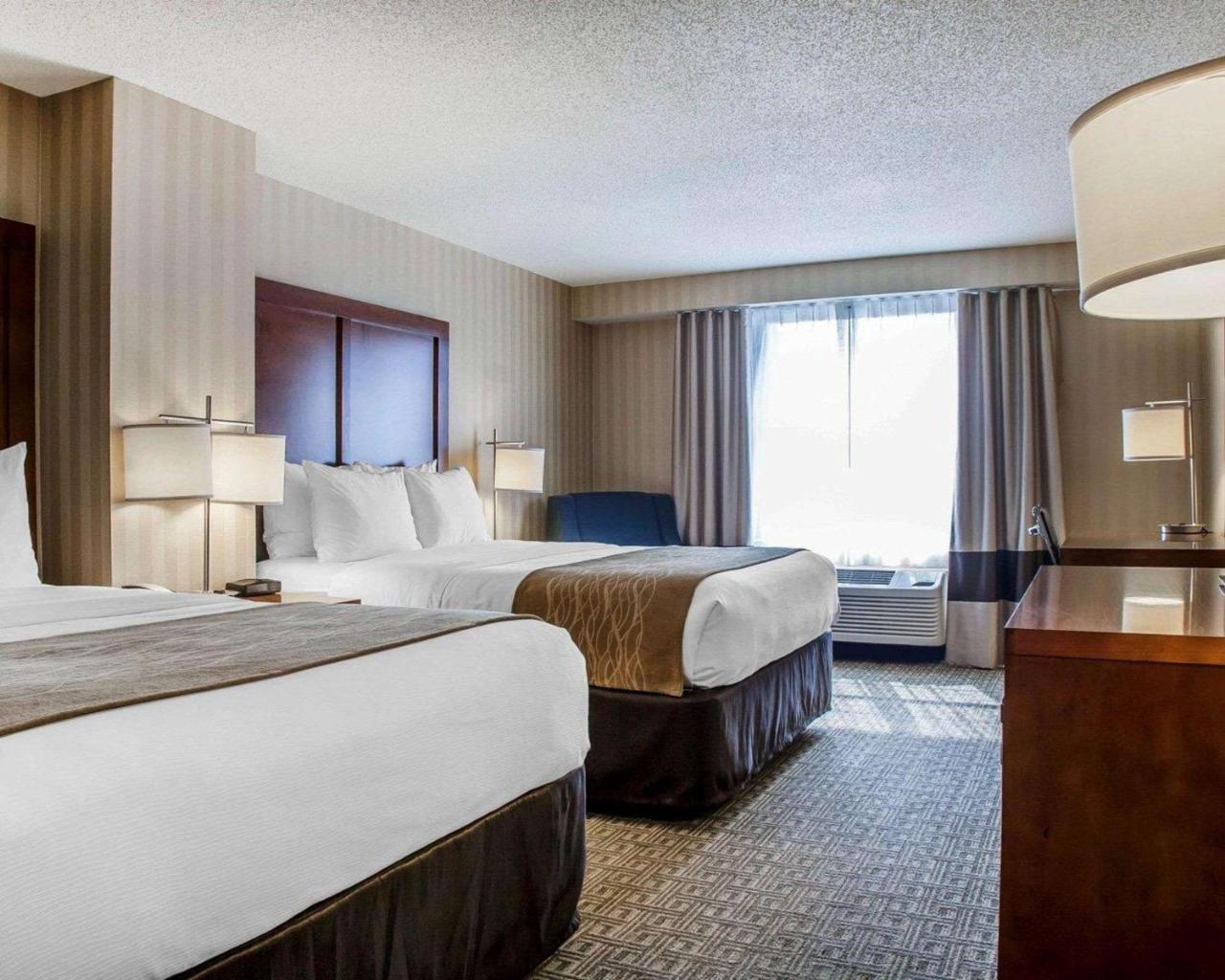 Comfort Inn & Suites Sturbridge-Brimfield Екстер'єр фото
