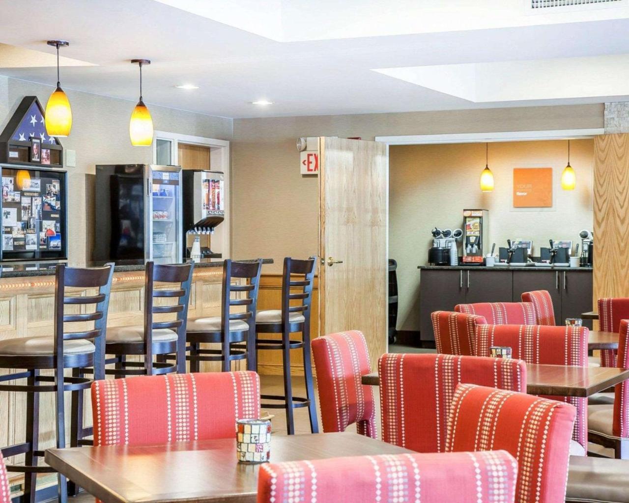 Comfort Inn & Suites Sturbridge-Brimfield Екстер'єр фото