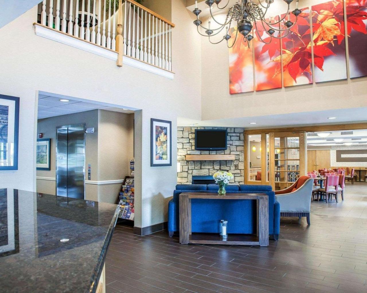 Comfort Inn & Suites Sturbridge-Brimfield Екстер'єр фото