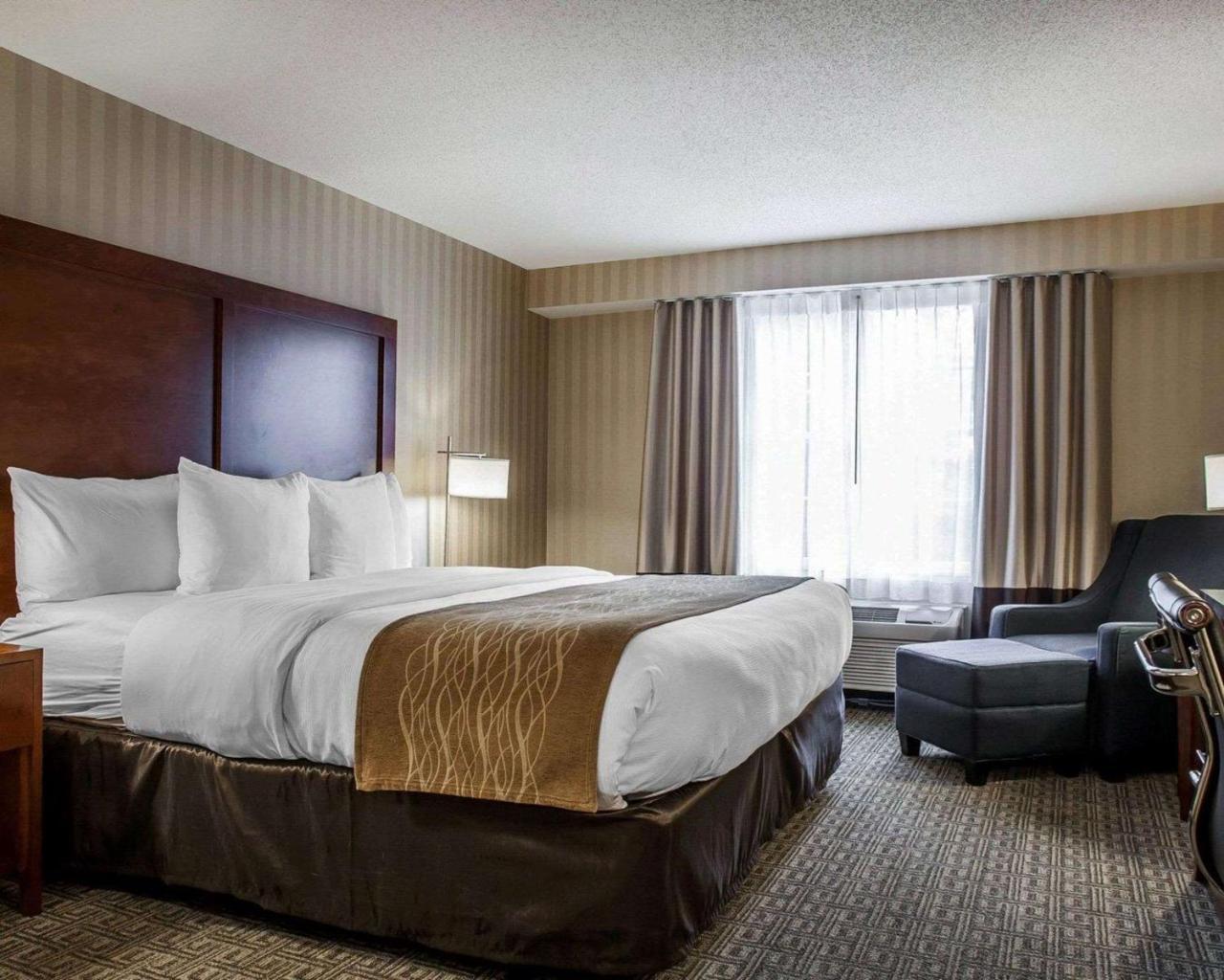 Comfort Inn & Suites Sturbridge-Brimfield Екстер'єр фото