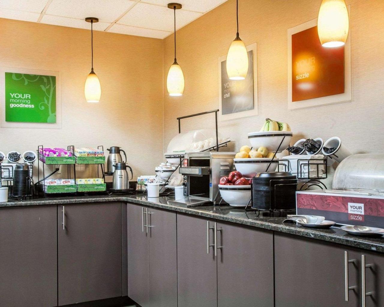Comfort Inn & Suites Sturbridge-Brimfield Екстер'єр фото